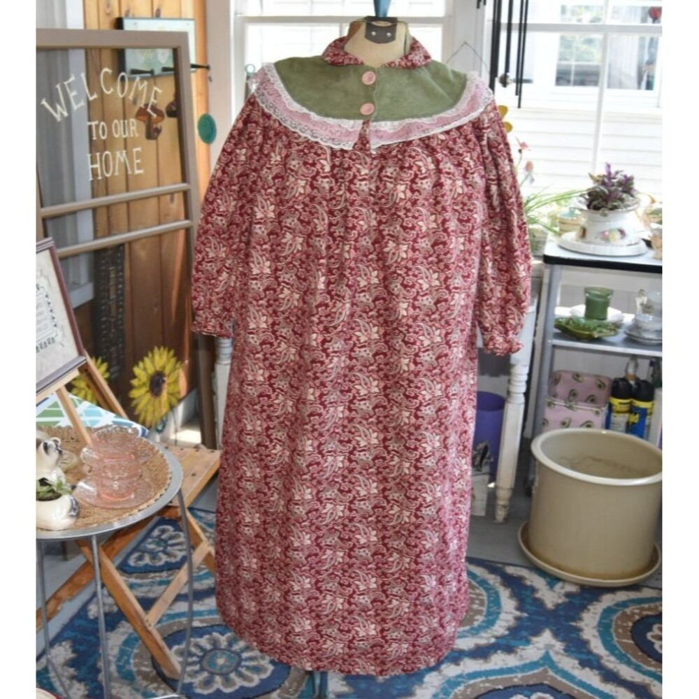 Vintage 60s Handmade Paisley Velvet Nightgown Midi Lace Dark Red Size Medium